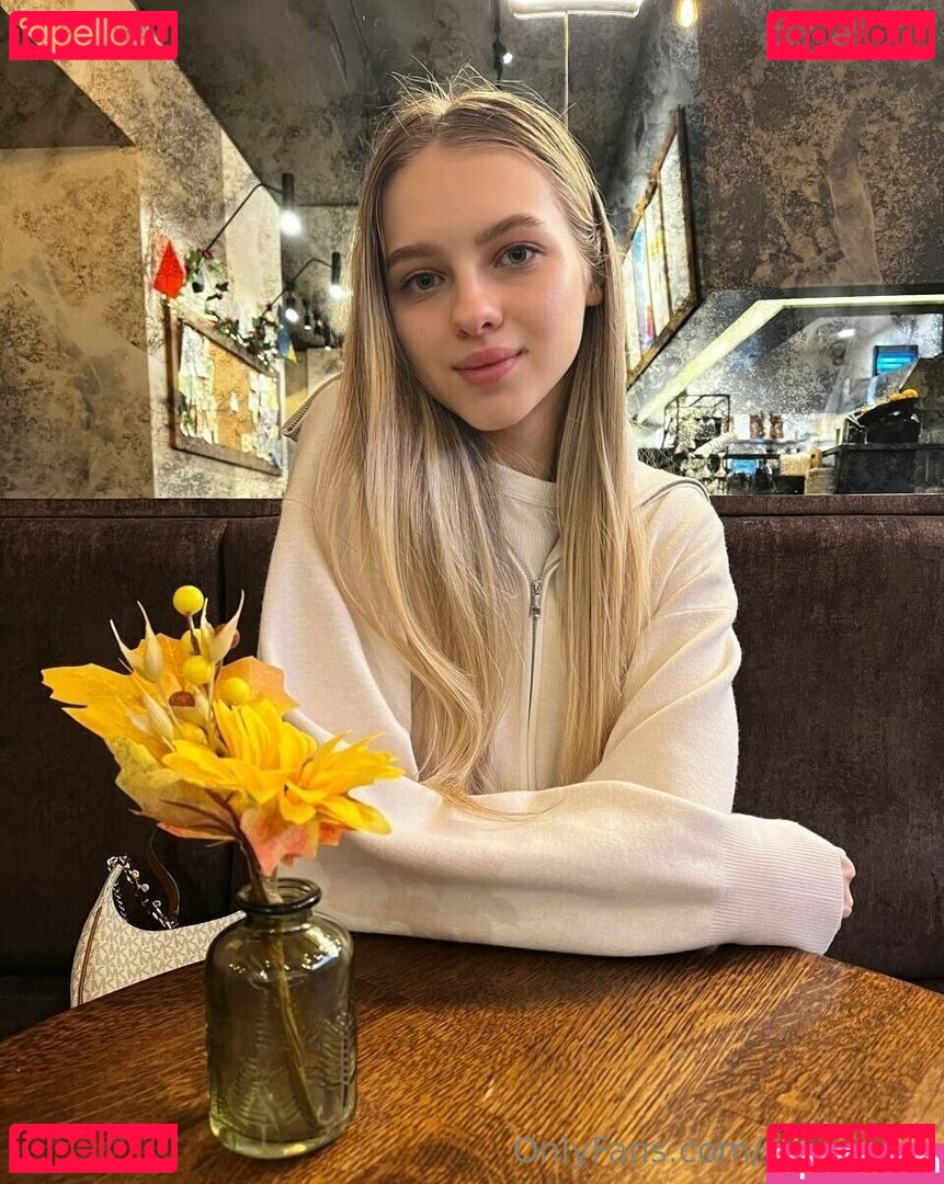 mon_mo_mo_mon / mon_mon Onlyfans Photo Gallery 