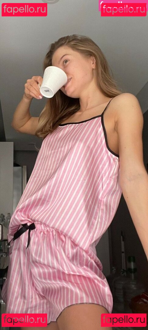 Lizi Asmr / LiziASMR / isabel.imagination Onlyfans Photo Gallery 