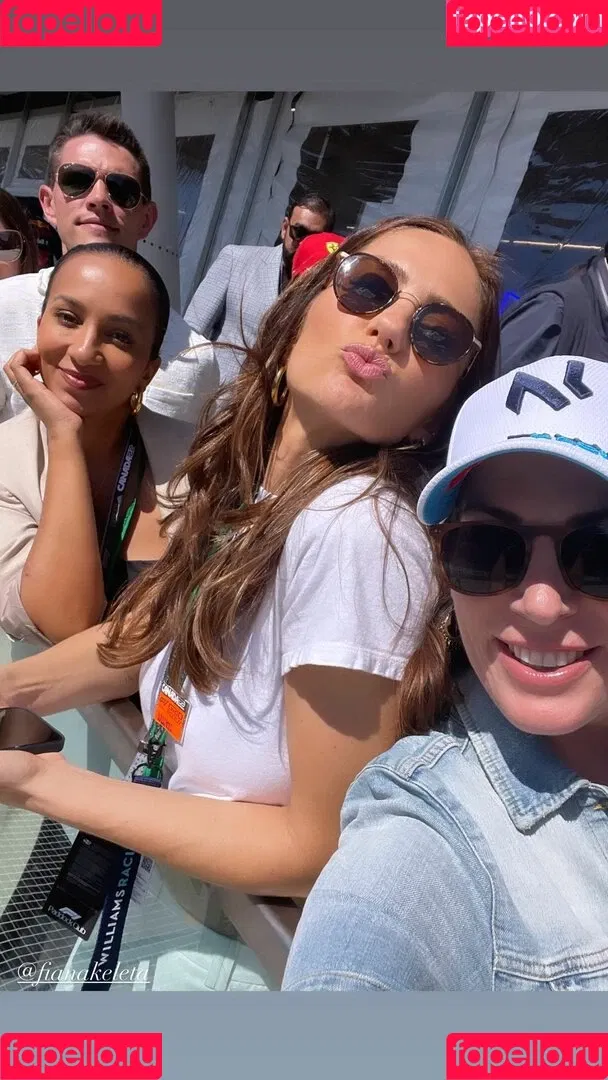 Minka Kelly Onlyfans Photo Gallery 