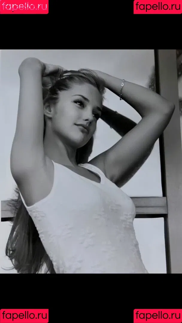 Minka Kelly Onlyfans Photo Gallery 