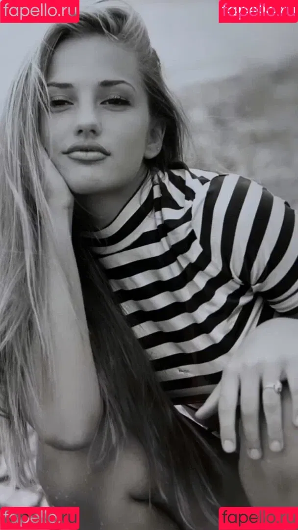 Minka Kelly Onlyfans Photo Gallery 