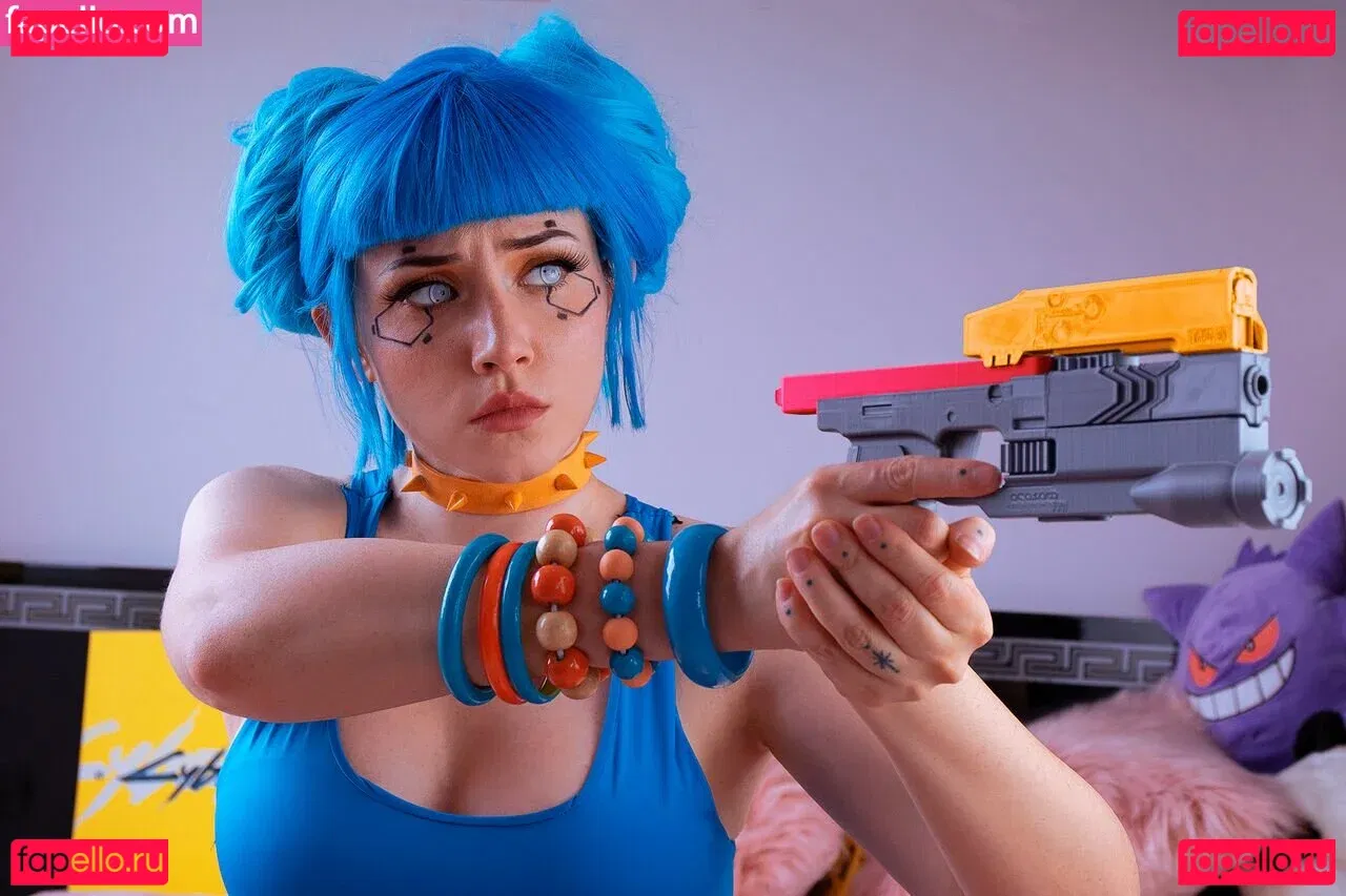 Ezy Summers Cosplay Onlyfans Photo Gallery 