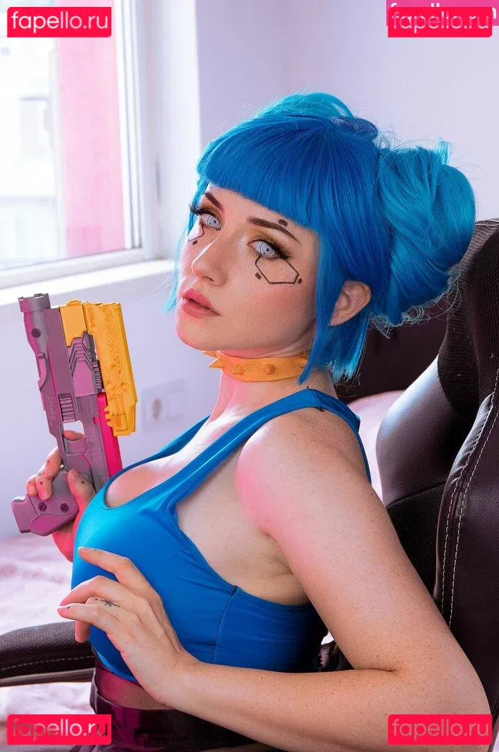 Ezy Summers Cosplay Onlyfans Photo Gallery 