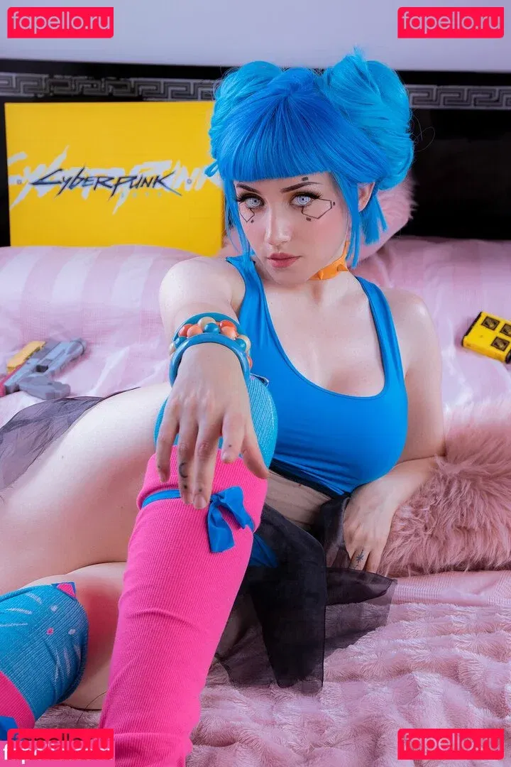 Ezy Summers Cosplay Onlyfans Photo Gallery 