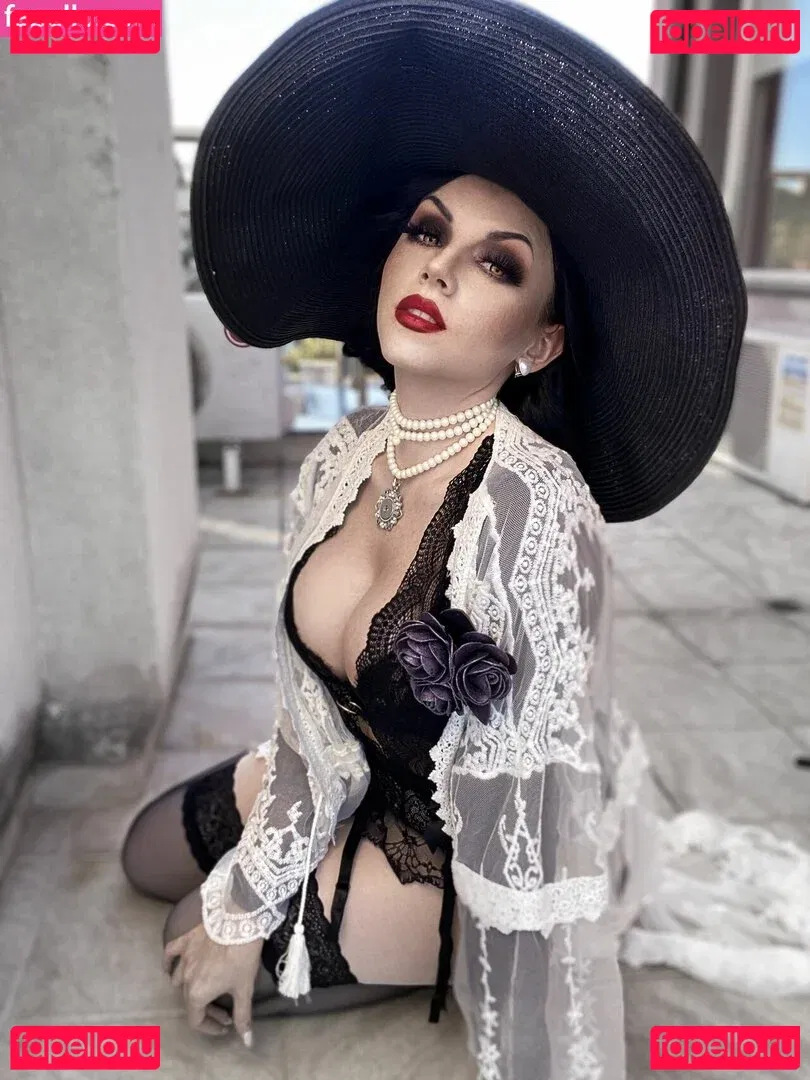 Ezy Summers Cosplay Onlyfans Photo Gallery 