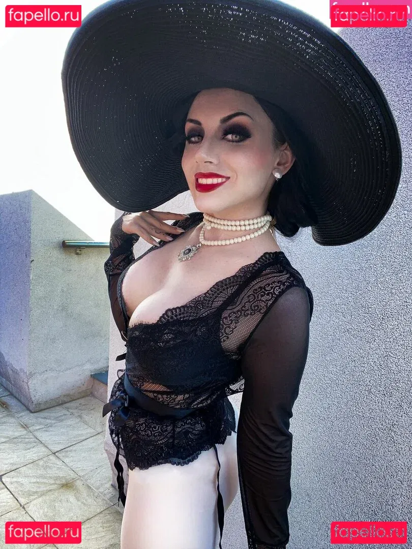 Ezy Summers Cosplay Onlyfans Photo Gallery 