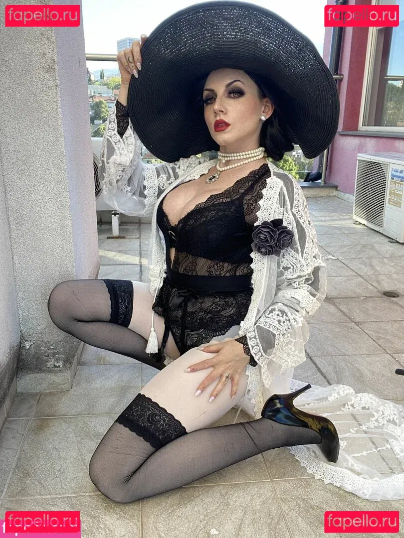 Ezy Summers Cosplay Onlyfans Photo Gallery 