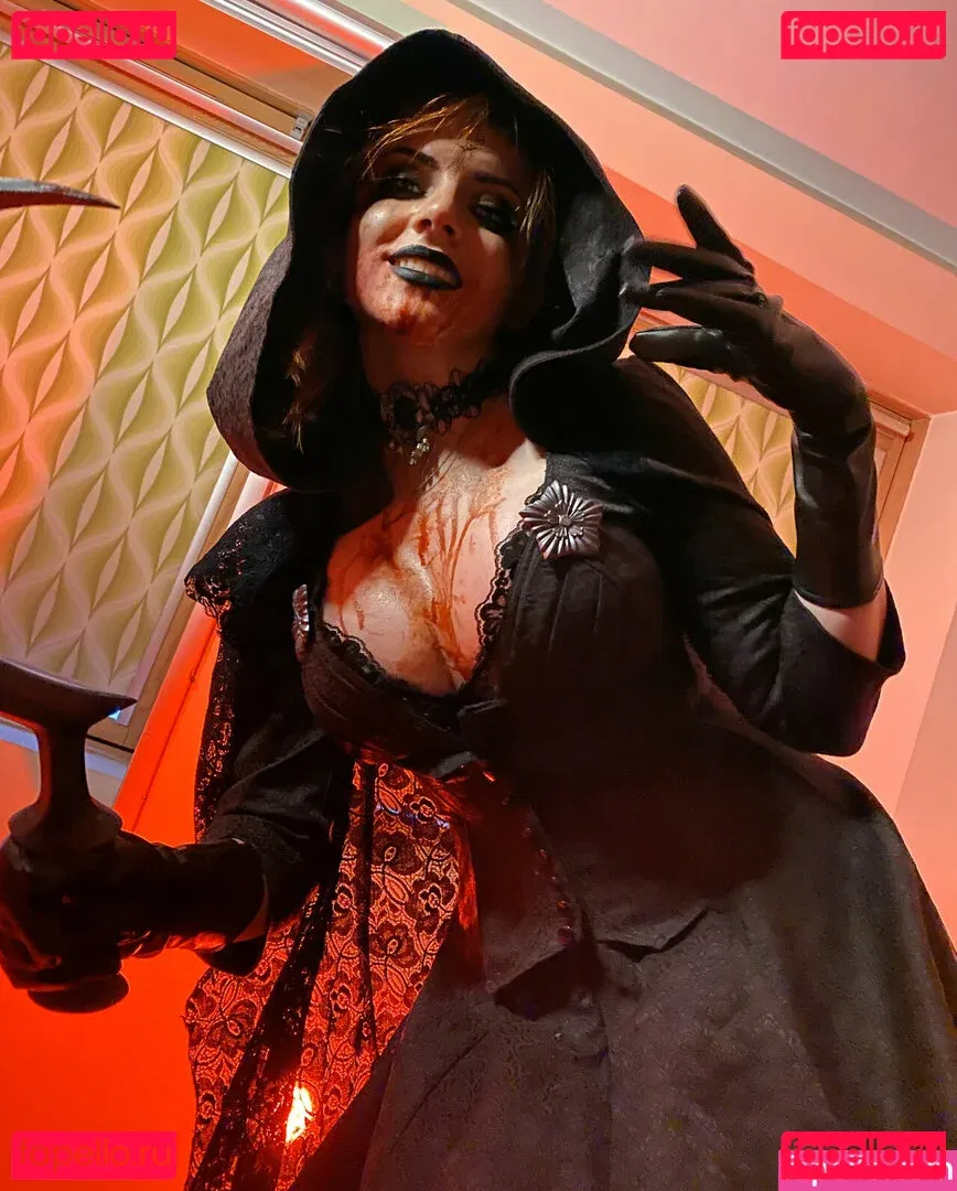 Ezy Summers Cosplay Onlyfans Photo Gallery 