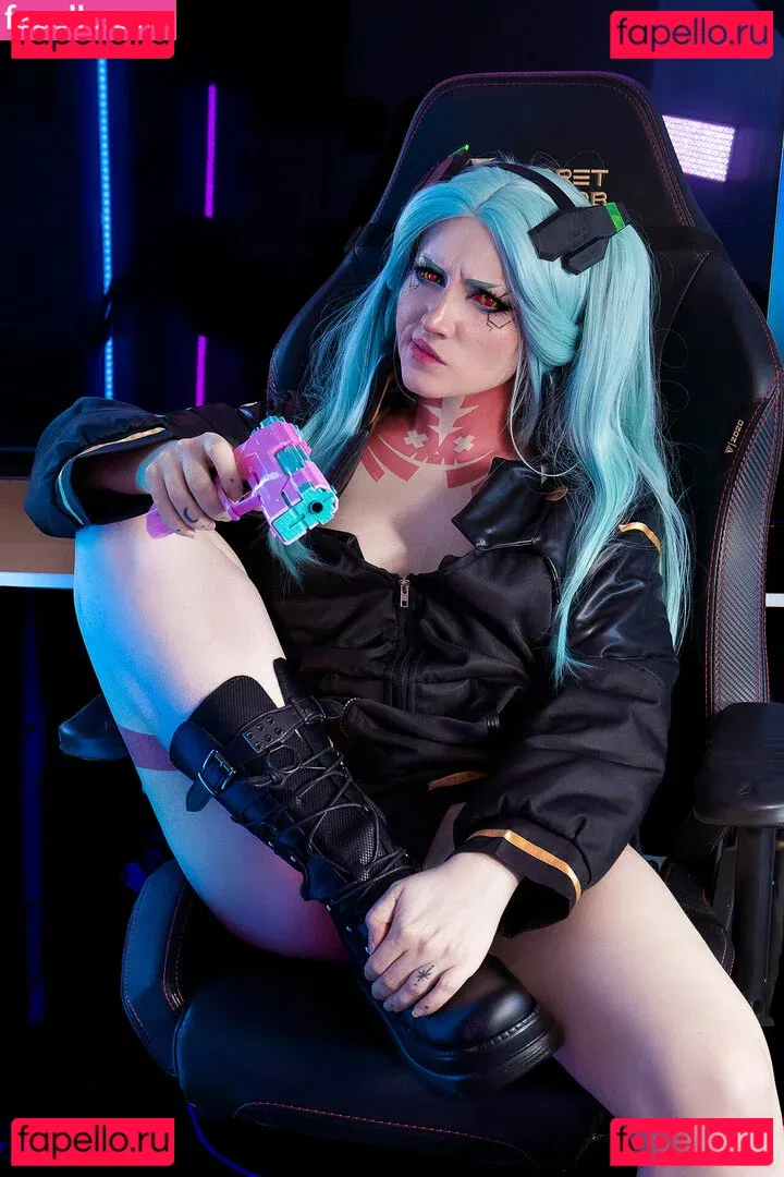 Ezy Summers Cosplay Onlyfans Photo Gallery 