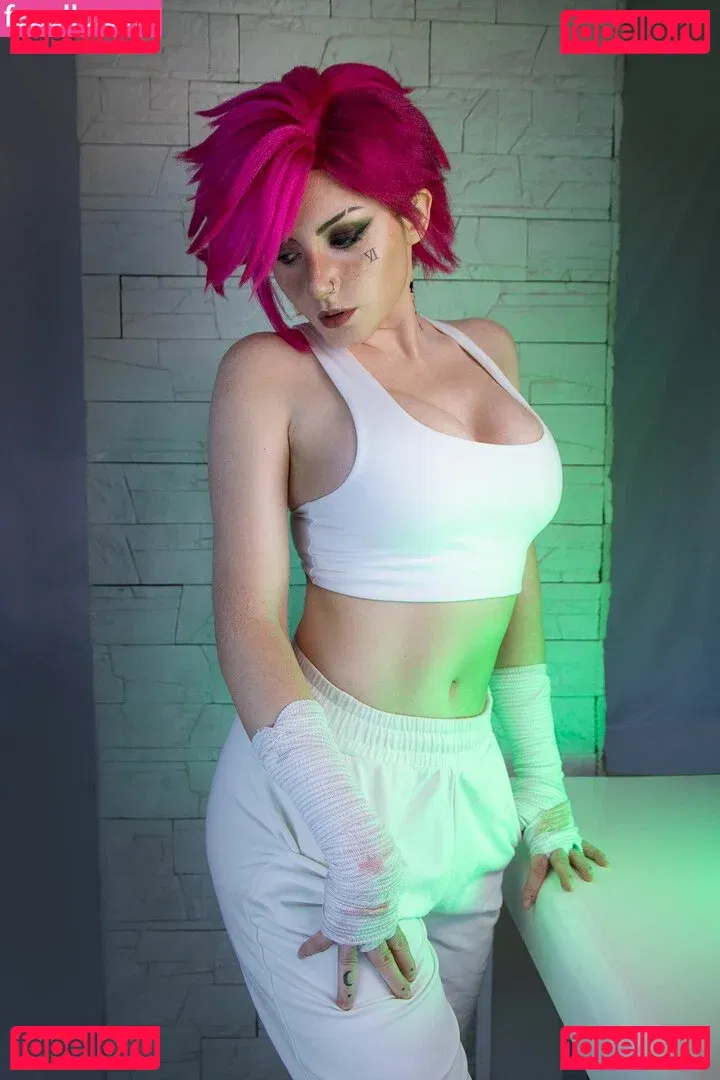 Ezy Summers Cosplay Onlyfans Photo Gallery 