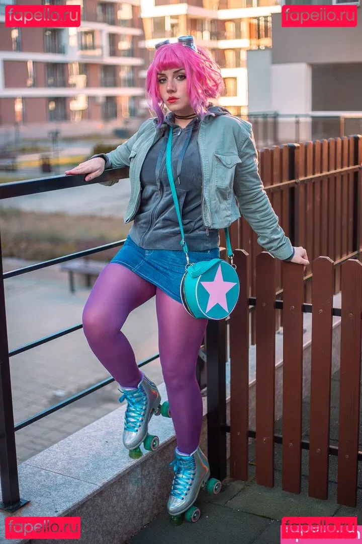 Ezy Summers Cosplay Onlyfans Photo Gallery 