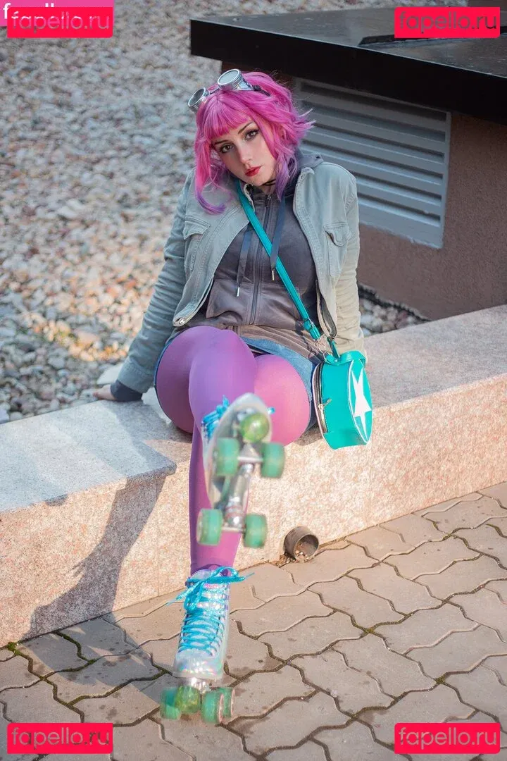 Ezy Summers Cosplay Onlyfans Photo Gallery 