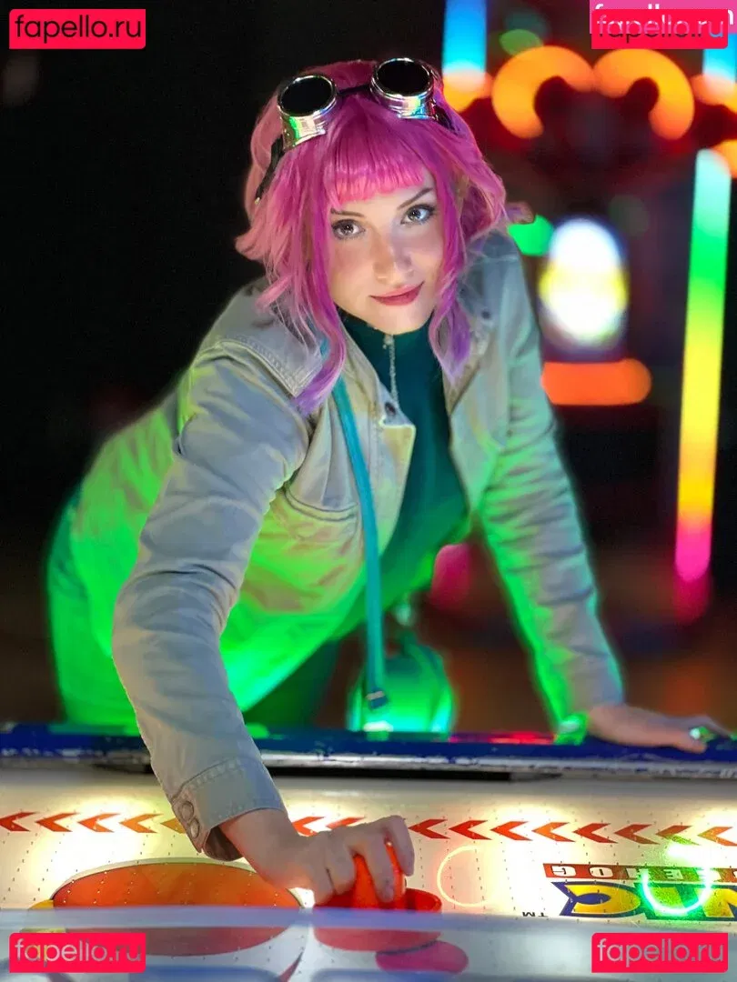 Ezy Summers Cosplay Onlyfans Photo Gallery 