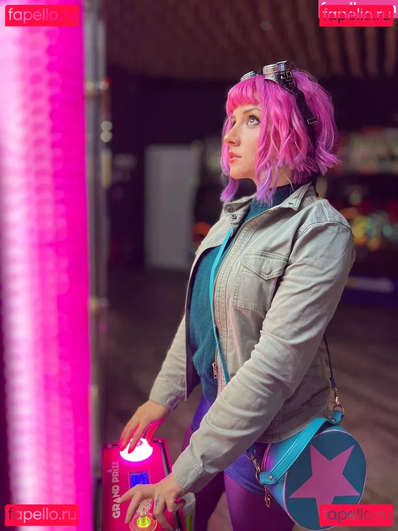 Ezy Summers Cosplay Onlyfans Photo Gallery 