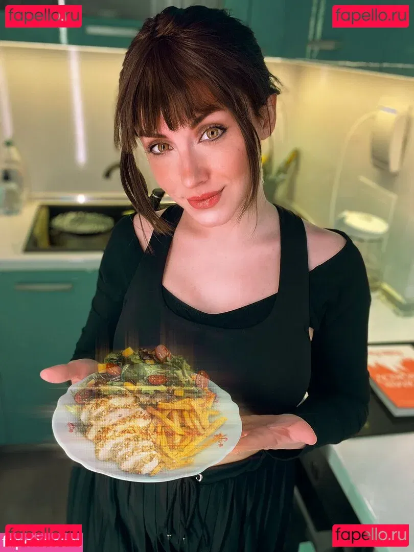 Ezy Summers Cosplay Onlyfans Photo Gallery 