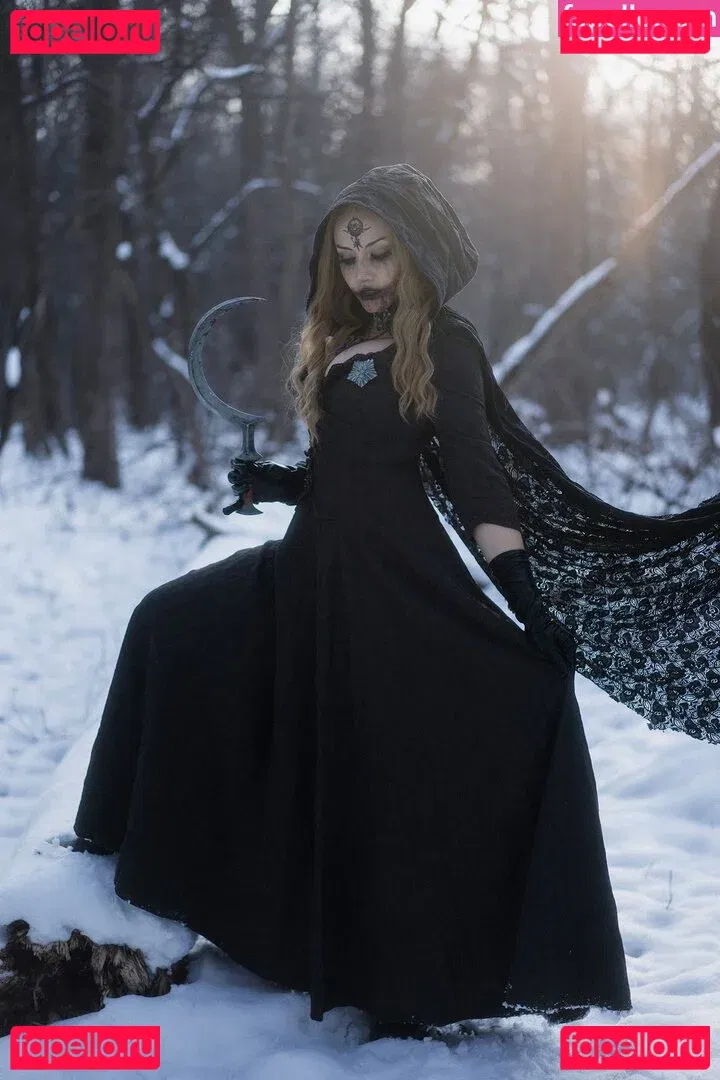 Ezy Summers Cosplay Onlyfans Photo Gallery 