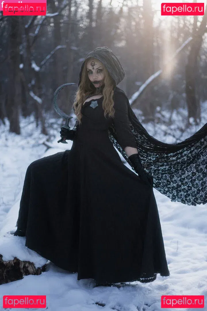 Ezy Summers Cosplay Onlyfans Photo Gallery 