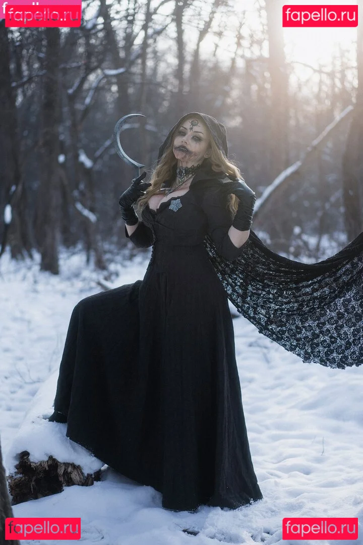 Ezy Summers Cosplay Onlyfans Photo Gallery 