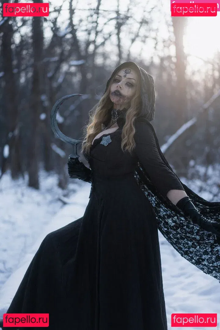 Ezy Summers Cosplay Onlyfans Photo Gallery 