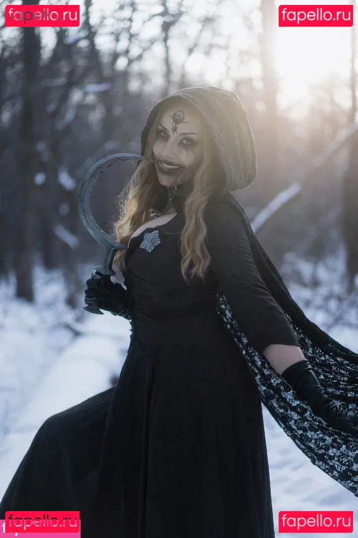 Ezy Summers Cosplay Onlyfans Photo Gallery 