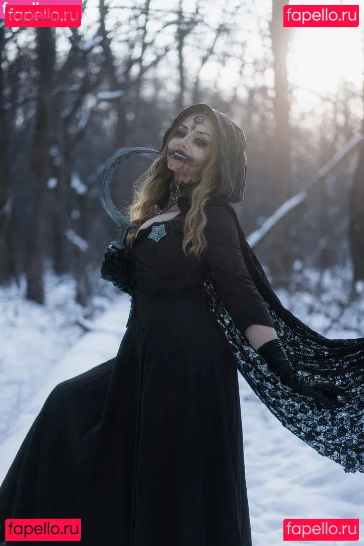 Ezy Summers Cosplay Onlyfans Photo Gallery 