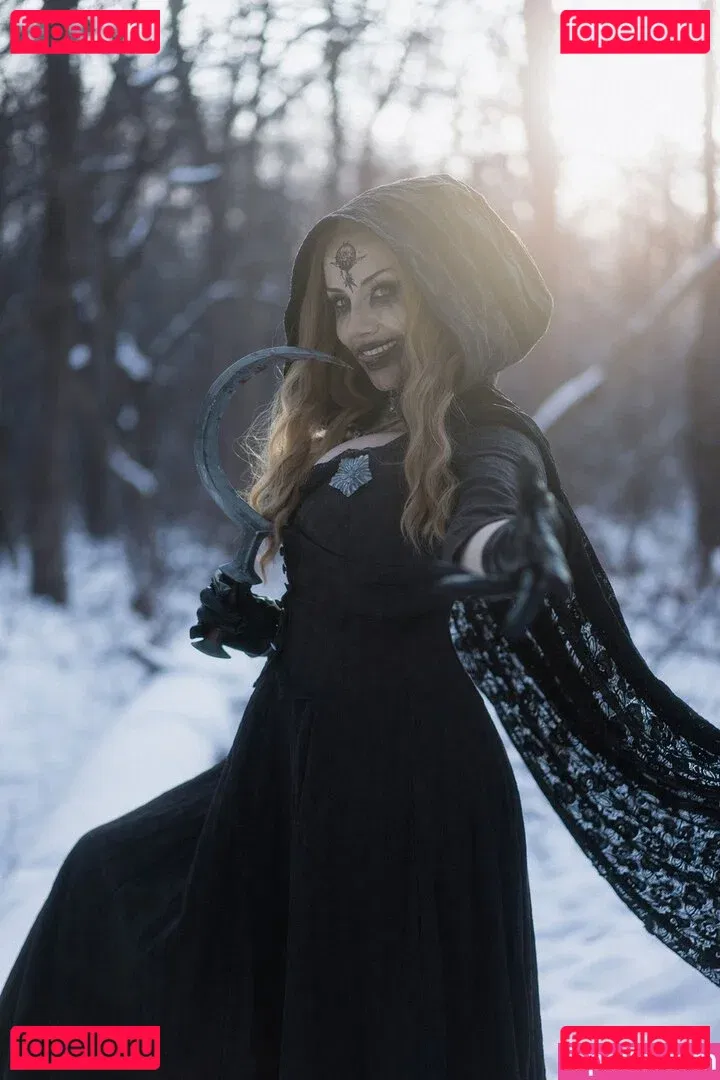 Ezy Summers Cosplay Onlyfans Photo Gallery 