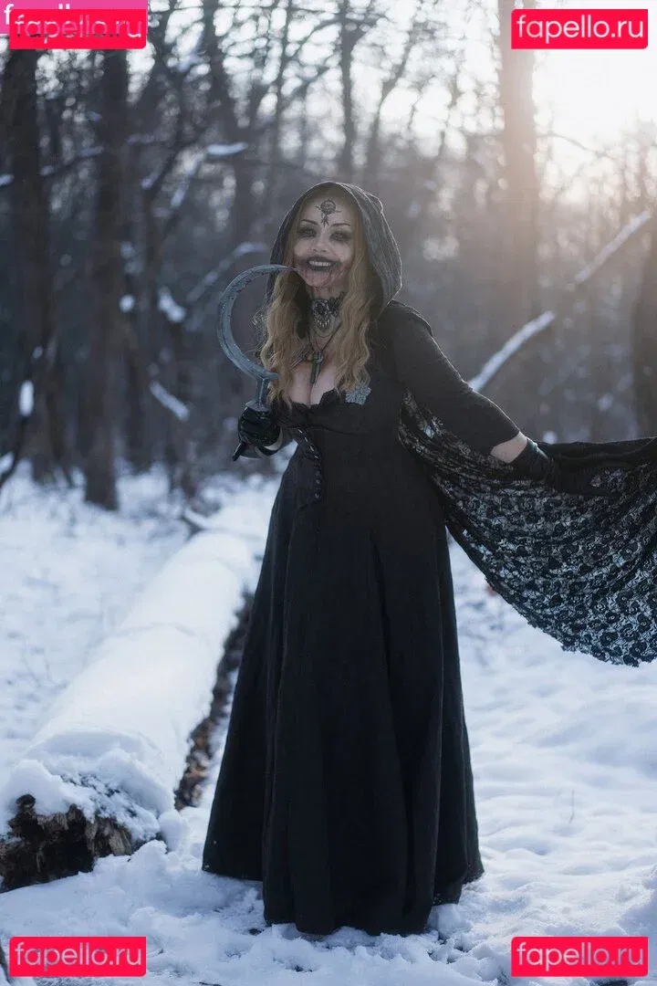 Ezy Summers Cosplay Onlyfans Photo Gallery 