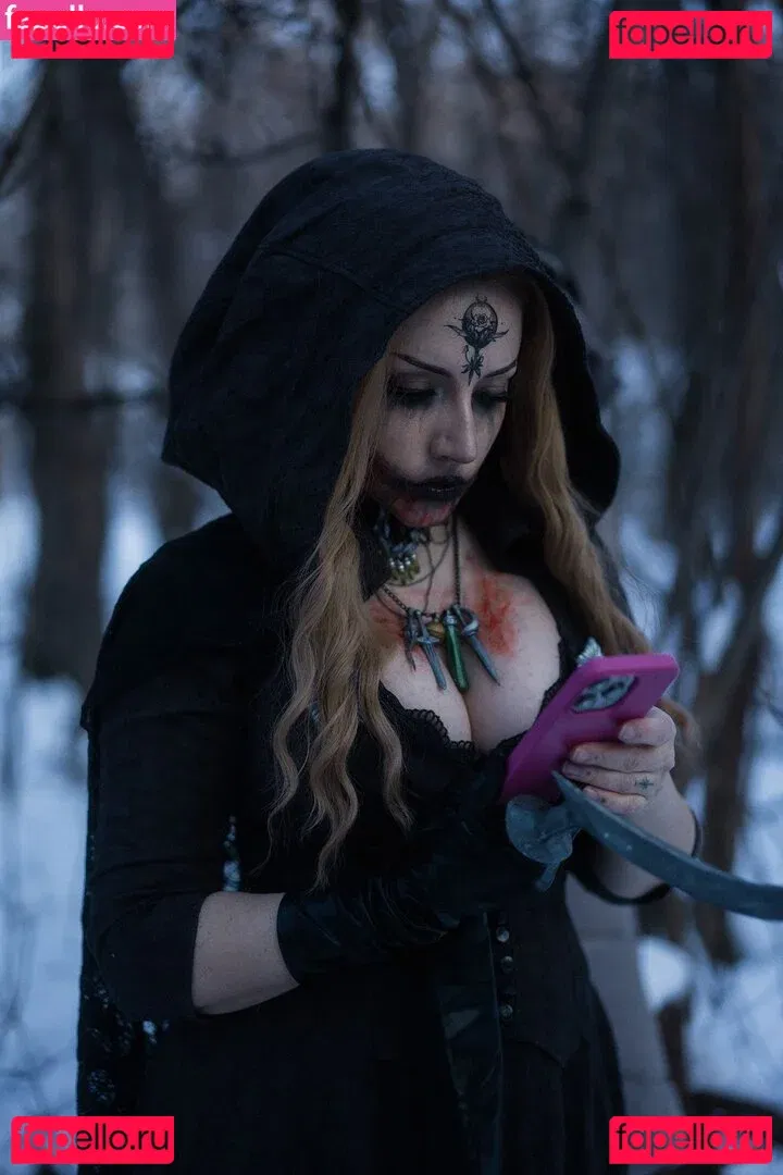 Ezy Summers Cosplay Onlyfans Photo Gallery 