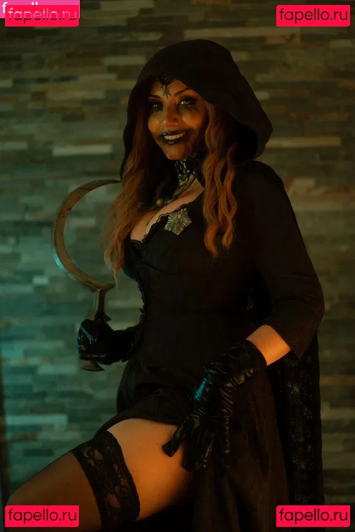 Ezy Summers Cosplay Onlyfans Photo Gallery 