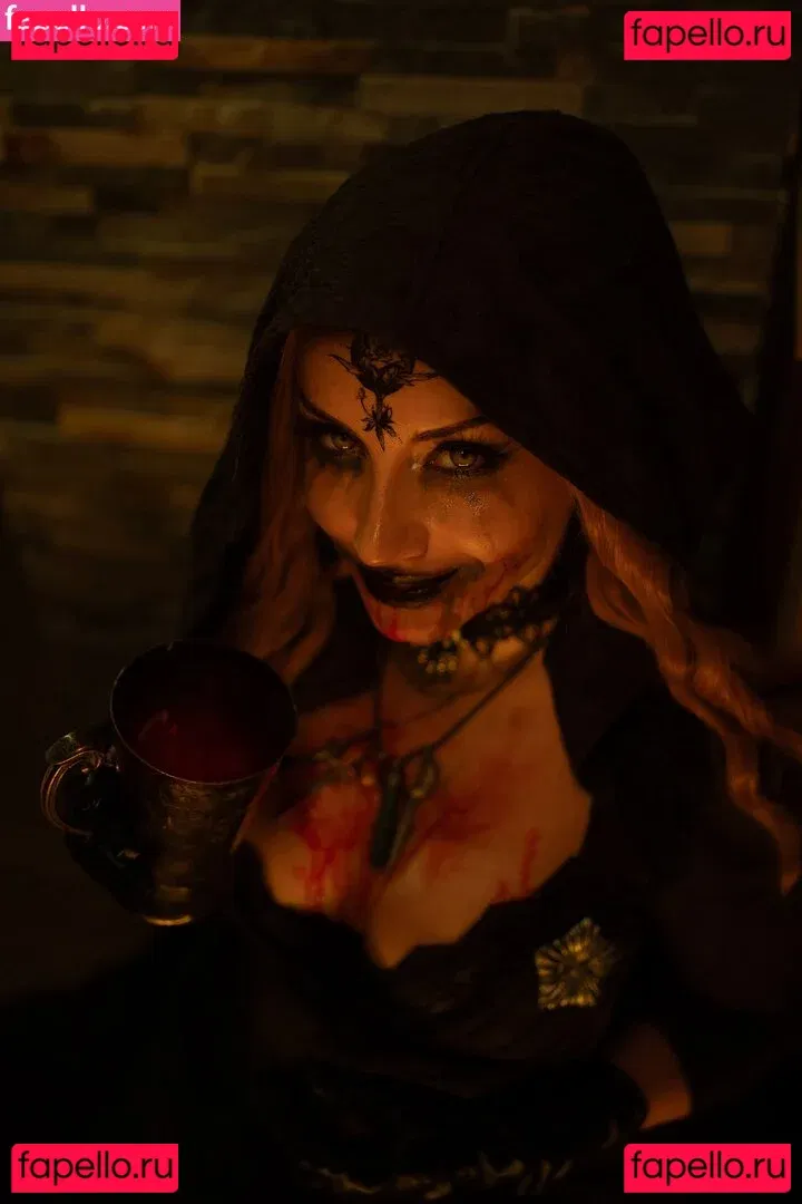 Ezy Summers Cosplay Onlyfans Photo Gallery 