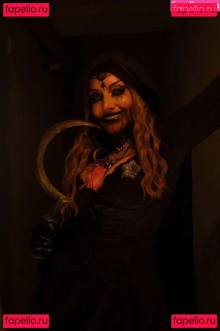 Ezy Summers Cosplay Onlyfans Photo Gallery 