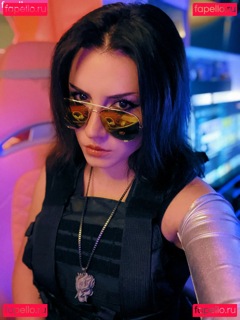 Ezy Summers Cosplay Onlyfans Photo Gallery 