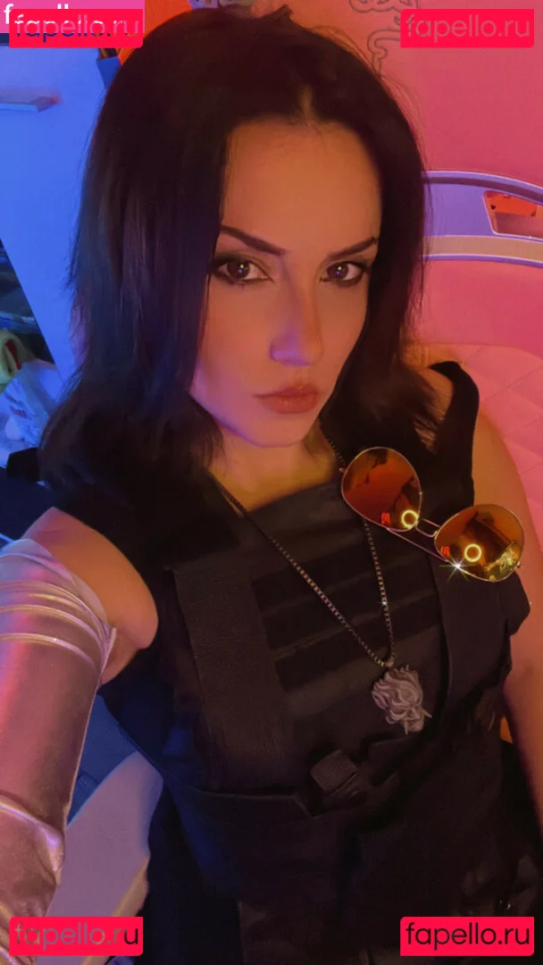 Ezy Summers Cosplay Onlyfans Photo Gallery 