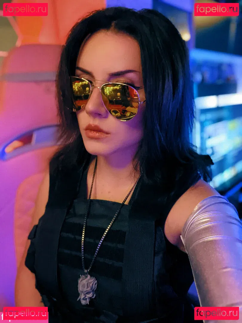 Ezy Summers Cosplay Onlyfans Photo Gallery 