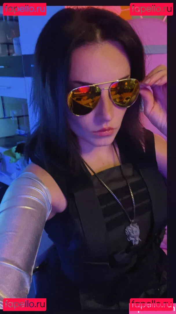 Ezy Summers Cosplay Onlyfans Photo Gallery 