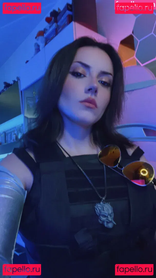 Ezy Summers Cosplay Onlyfans Photo Gallery 