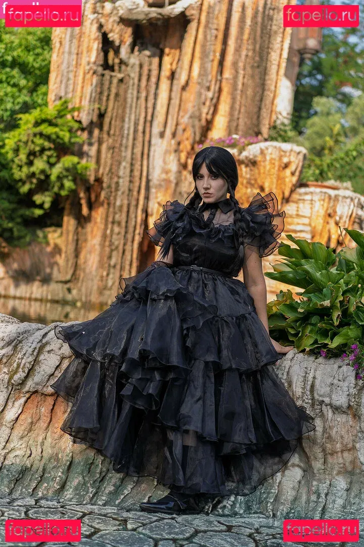 Ezy Summers Cosplay Onlyfans Photo Gallery 