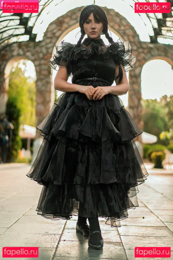 Ezy Summers Cosplay Onlyfans Photo Gallery 