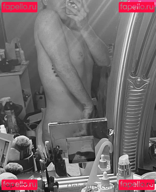 canadianbhaddiee / eajpark Onlyfans Photo Gallery 