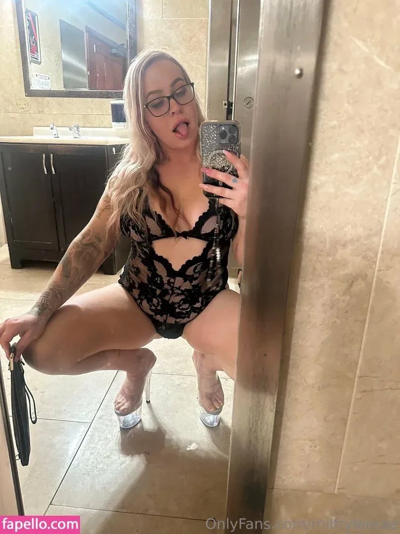 milfryleerae Onlyfans Photo Gallery 