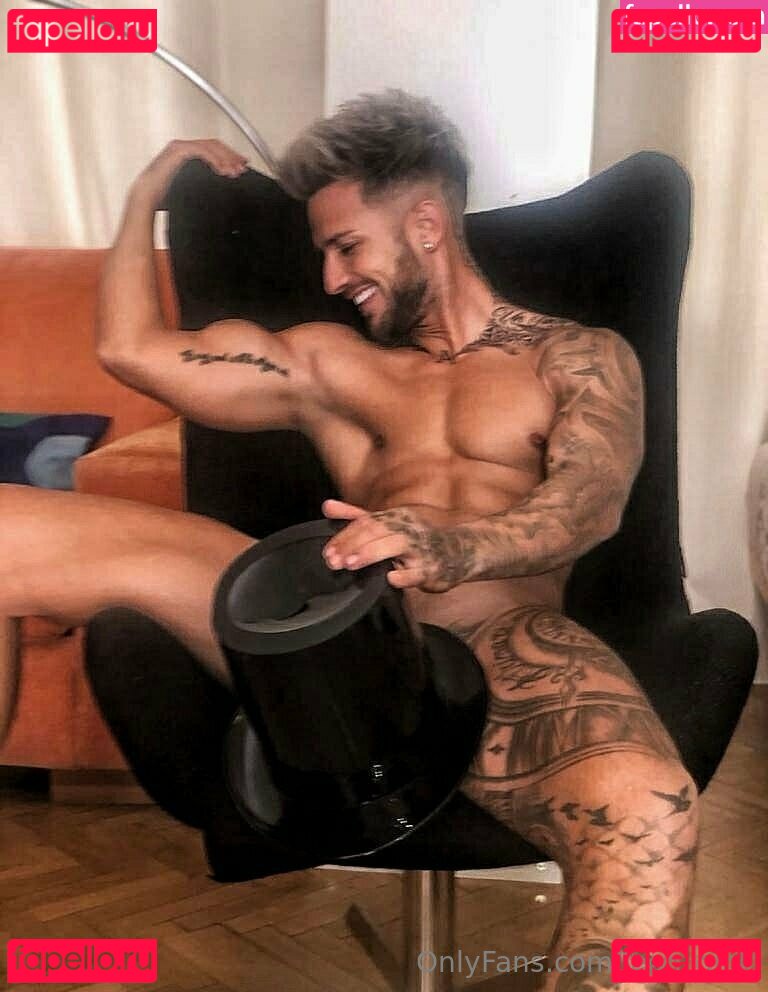 leon_giok / leonnavarr_ Onlyfans Photo Gallery 