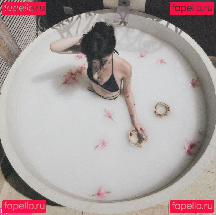 Nevaaadaa / nevaaadaaa Onlyfans Photo Gallery 