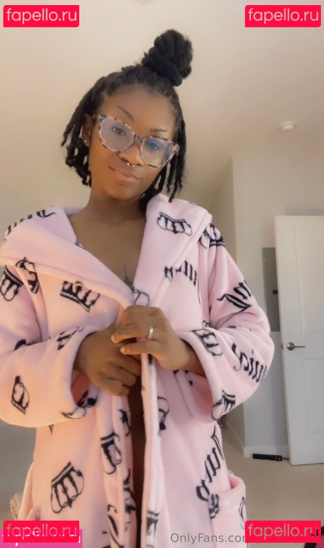 petitetinkk Onlyfans Photo Gallery 