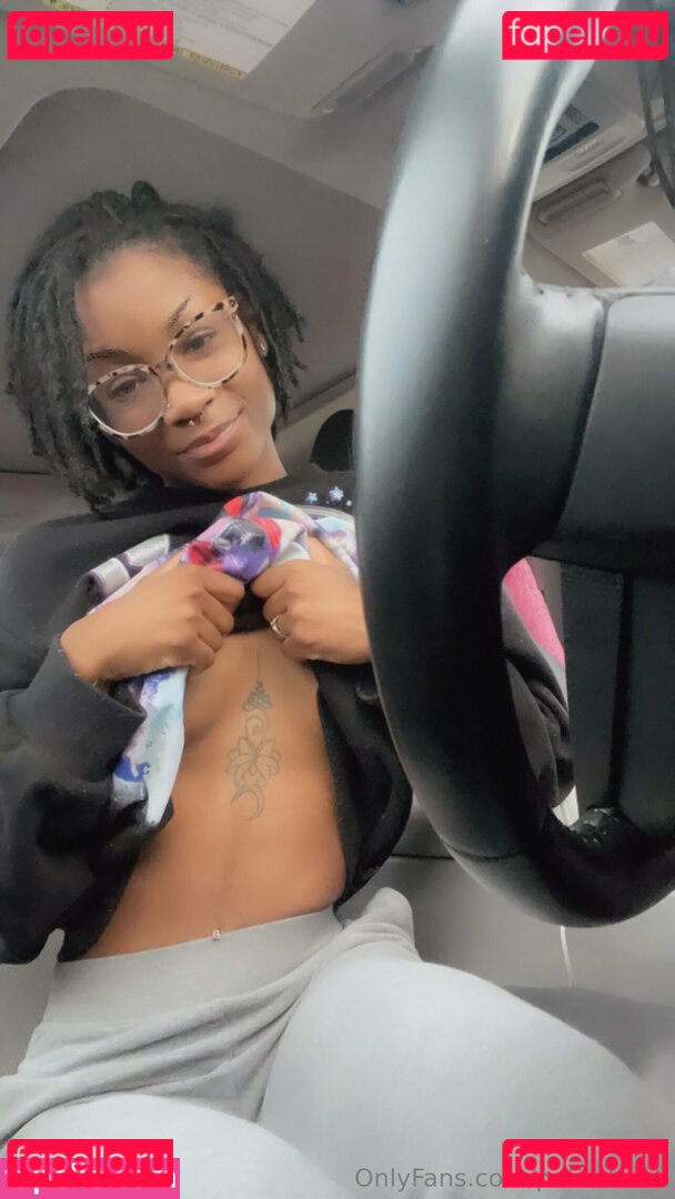 petitetinkk Onlyfans Photo Gallery 