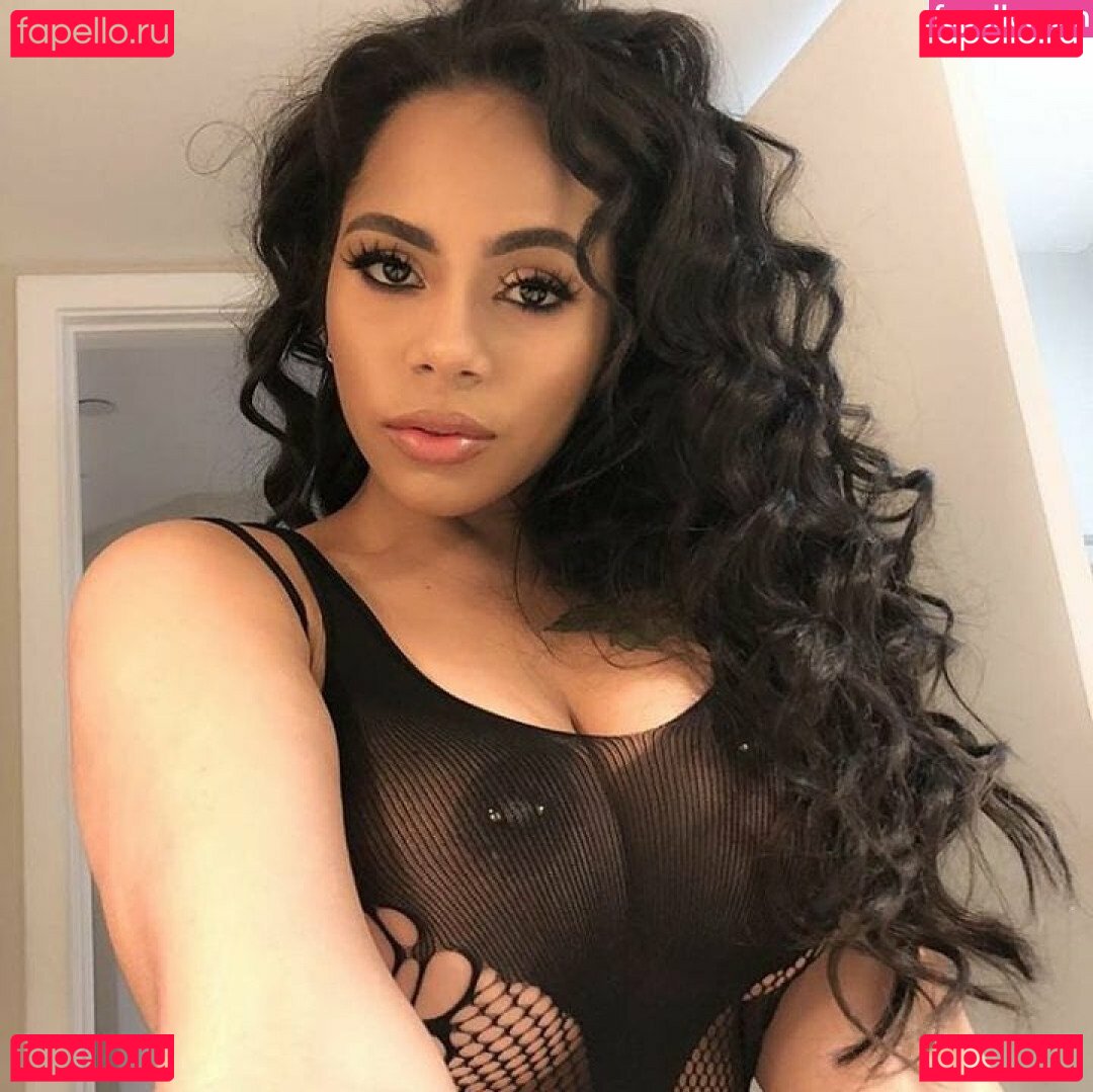 Strella Katt / Strellakat / strellakatuncut Onlyfans Photo Gallery 