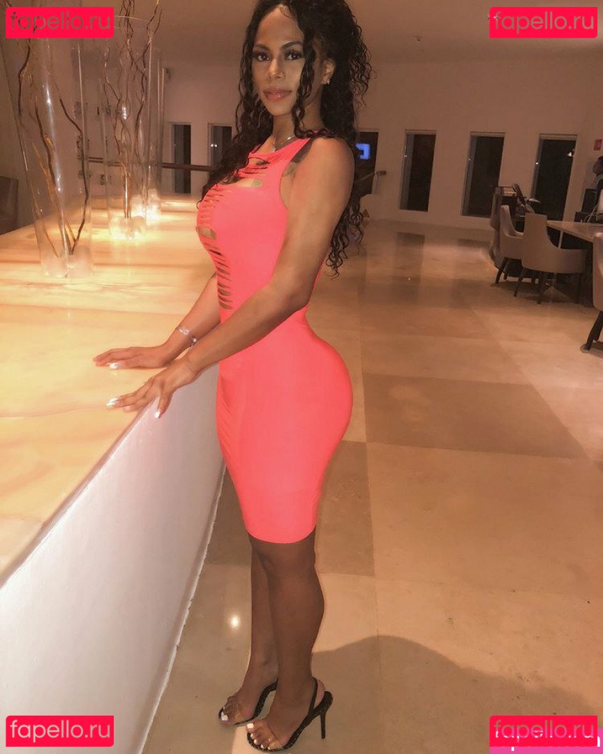 Strella Katt / Strellakat / strellakatuncut Onlyfans Photo Gallery 