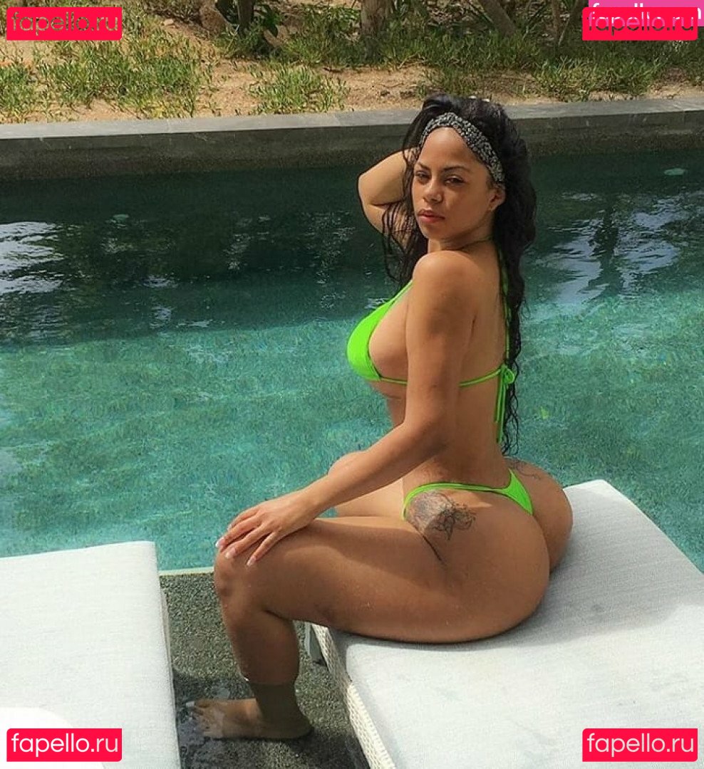 Strella Katt / Strellakat / strellakatuncut Onlyfans Photo Gallery 