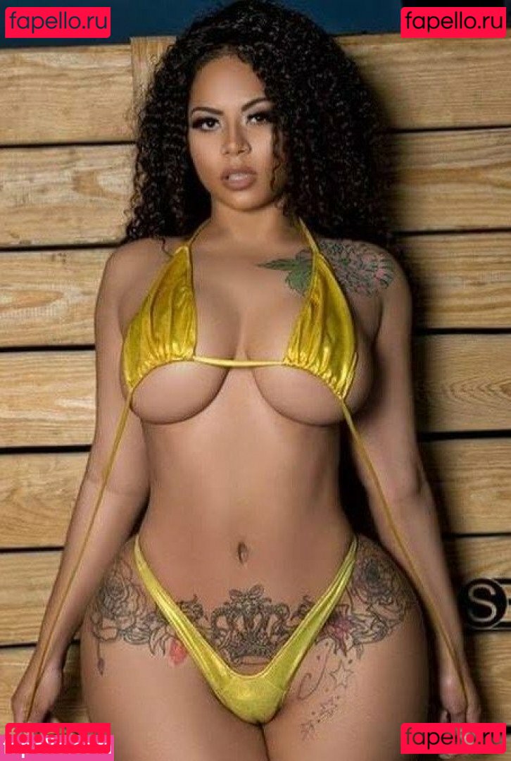 Strella Katt / Strellakat / strellakatuncut Onlyfans Photo Gallery 