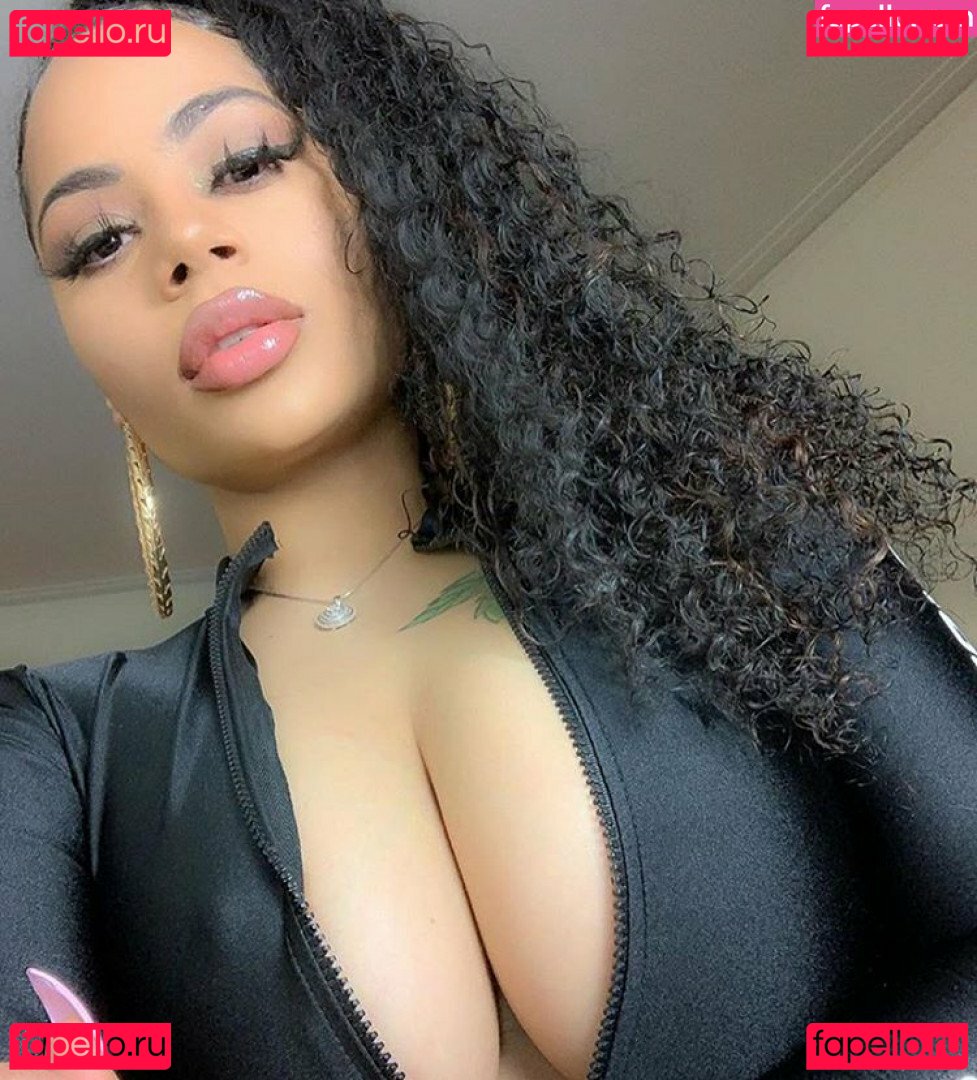 Strella Katt / Strellakat / strellakatuncut Onlyfans Photo Gallery 