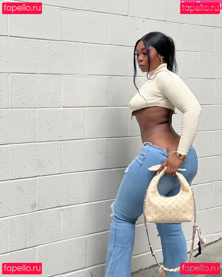 Zea / Zeebee_g Onlyfans Photo Gallery 